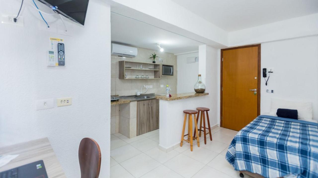 Estudios Confortaveis Com Precos Acessiveis Totalmente Mobiliados クリチバ エクステリア 写真